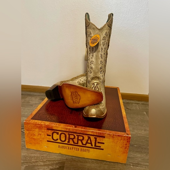 Corral Gold Embroidery Bone Crystal Wedding Cowboy Boots C3895 Size 7.5 - Picture 5 of 6